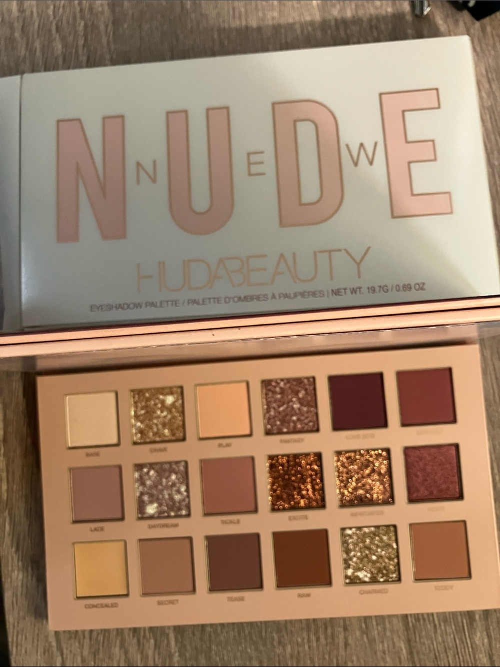HUDA BEAUTY New Nude Eyeshadow Palette